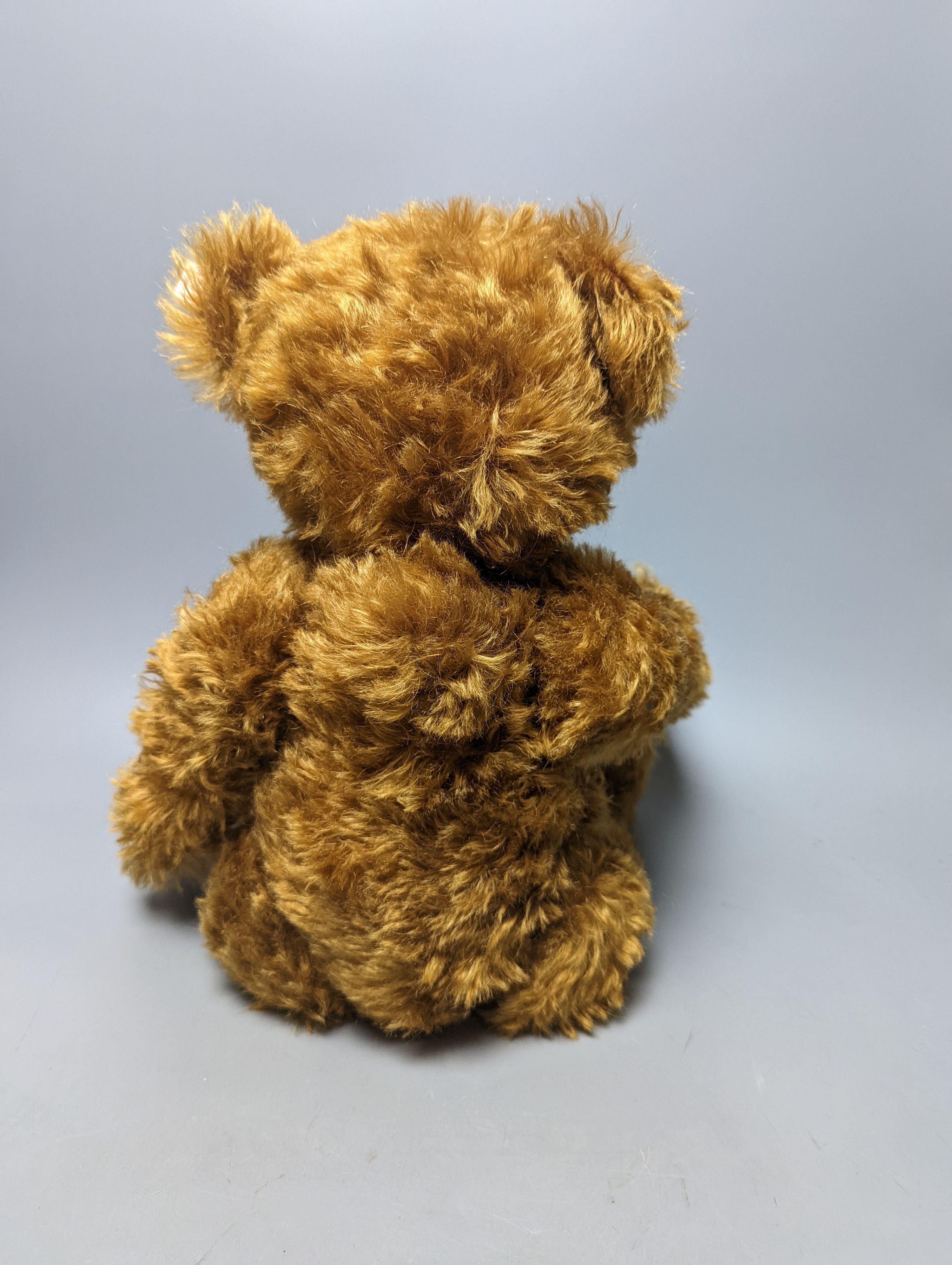 A Steiff Limited Edition cinnamon '£110,00 Bear 19' Danbury Mint with bag. Bear 47 cms high.